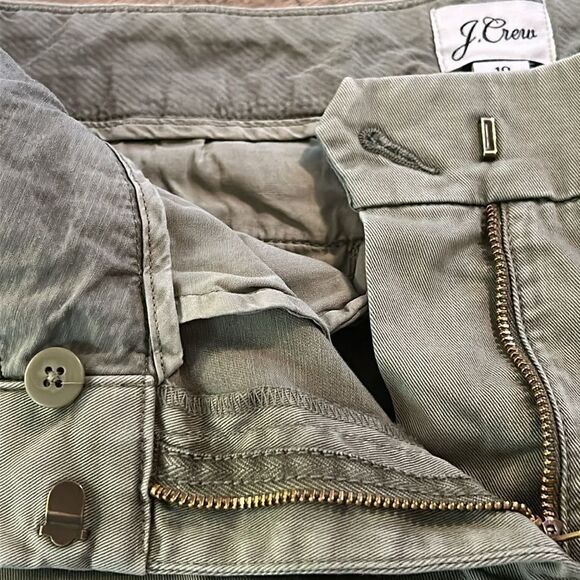 J Crew Travel 🧳 Shorts 🩳 4 Pockets for your gear ⚙️💴💳💄Sanitized & sealed! - Picture 15 of 17